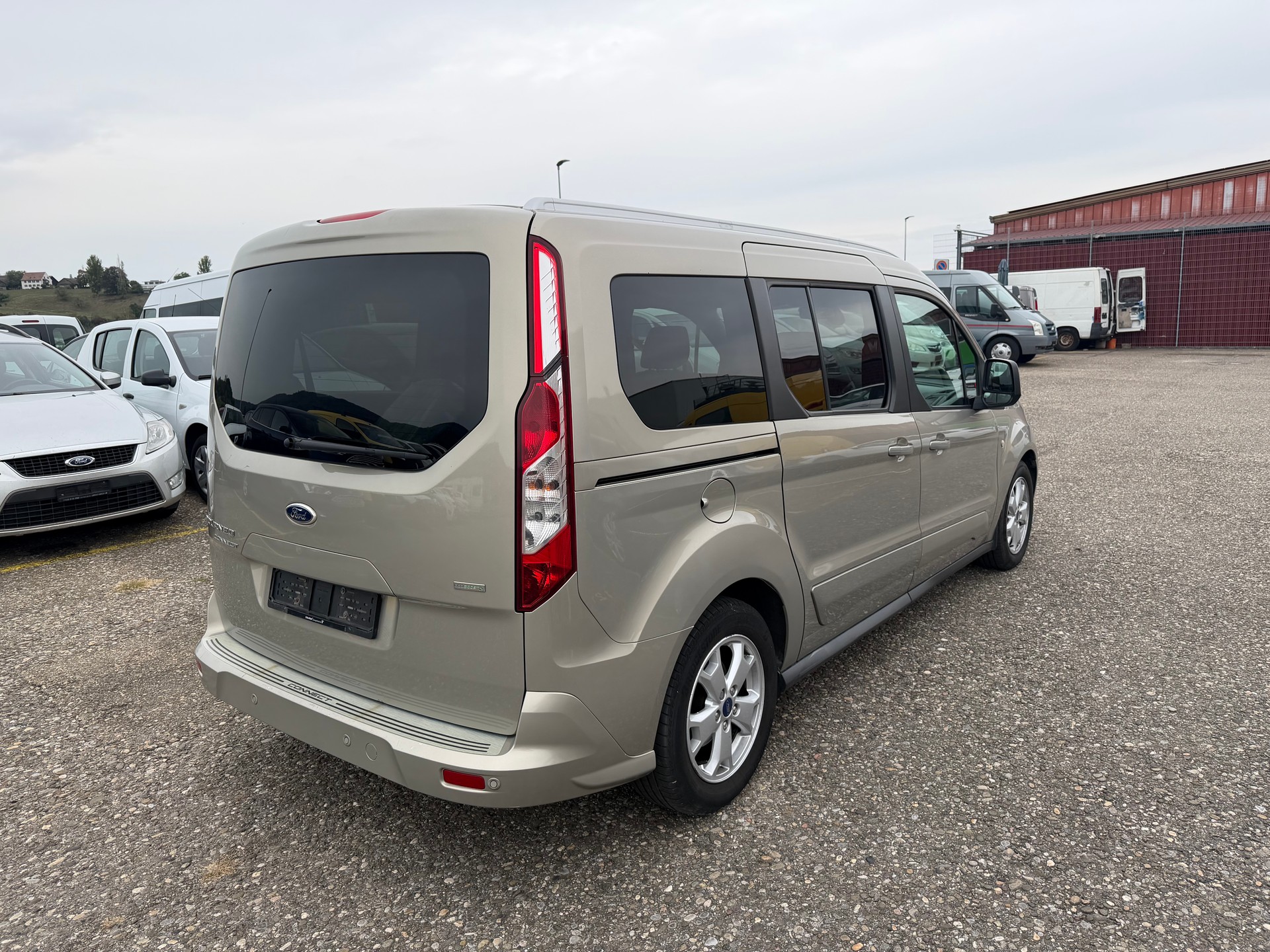 FORD Grand Tourneo Connect 1.6 SCTi Trend Automatic-image-2