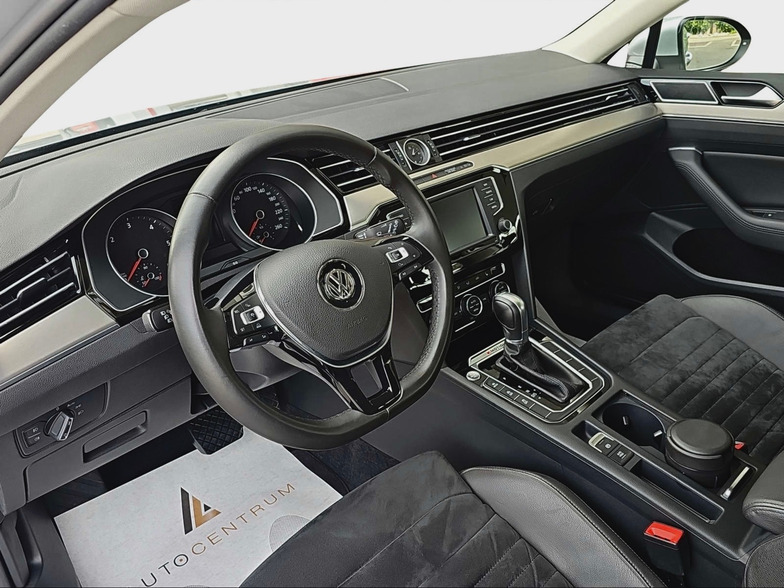 VW Passat Variant 2.0 TDI BMT High. DSG 4Motion-image-1