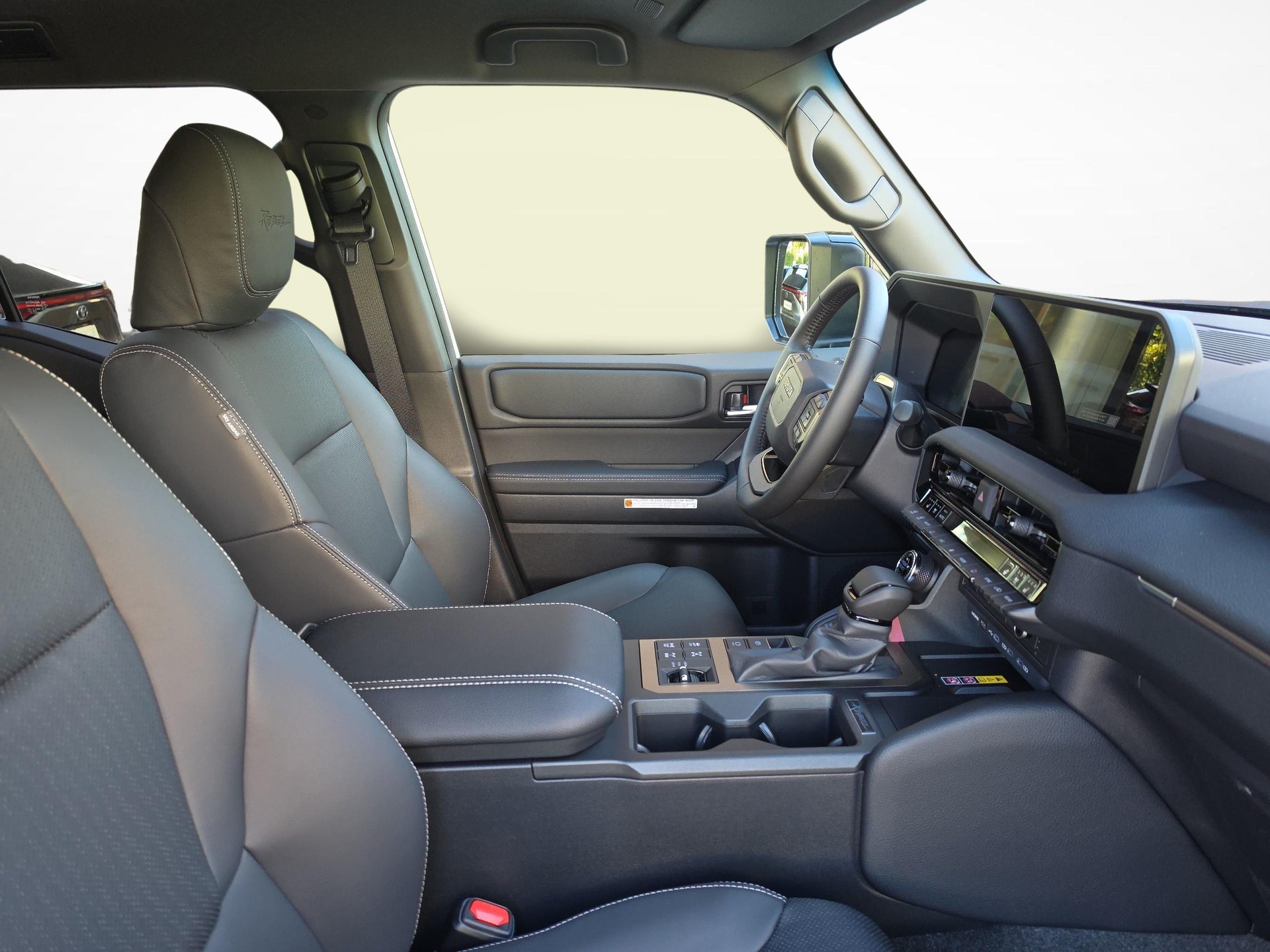 TOYOTA Land Cruiser 2.8 D 48V 230 Rebel-image-9