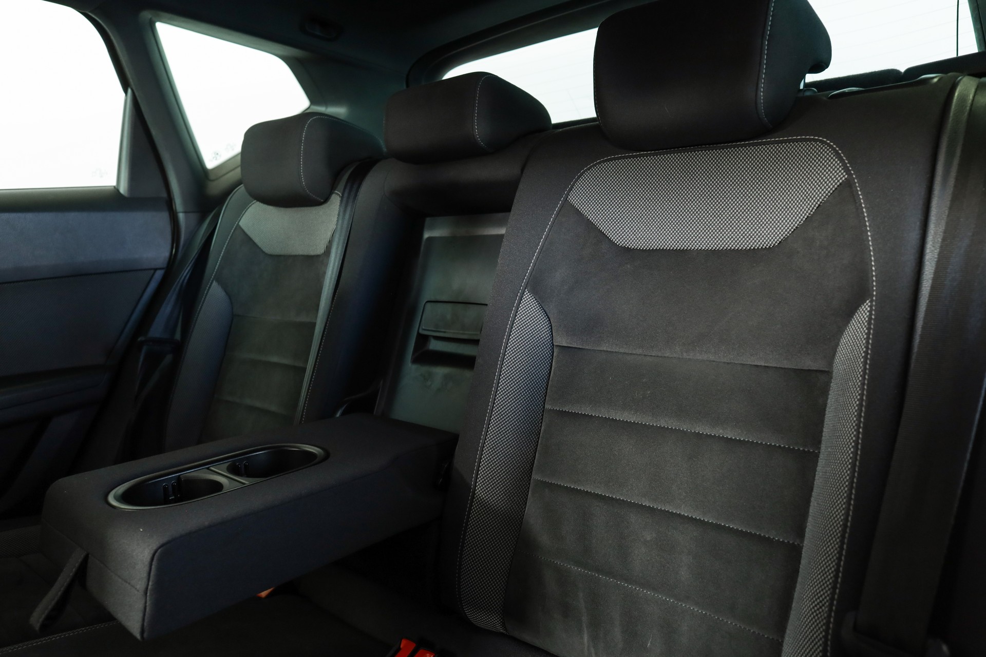 SEAT Ateca 2.0 TDI CR Xcellence 4Drive • Golden Cognac • Attelage • Full LED-image-11