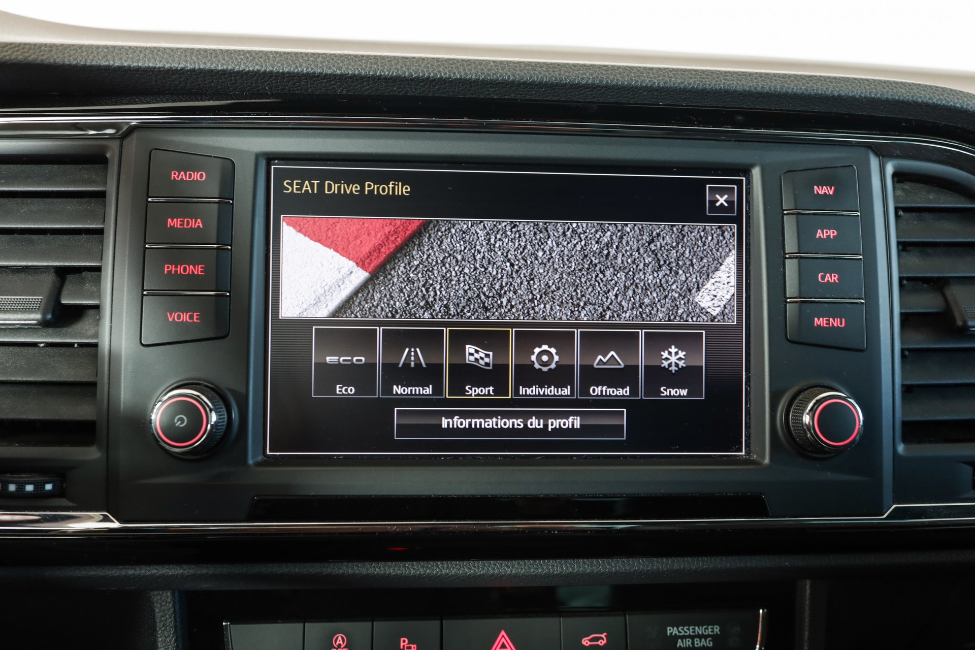SEAT Ateca 2.0 TDI CR Xcellence 4Drive • Golden Cognac • Attelage • Full LED-image-16