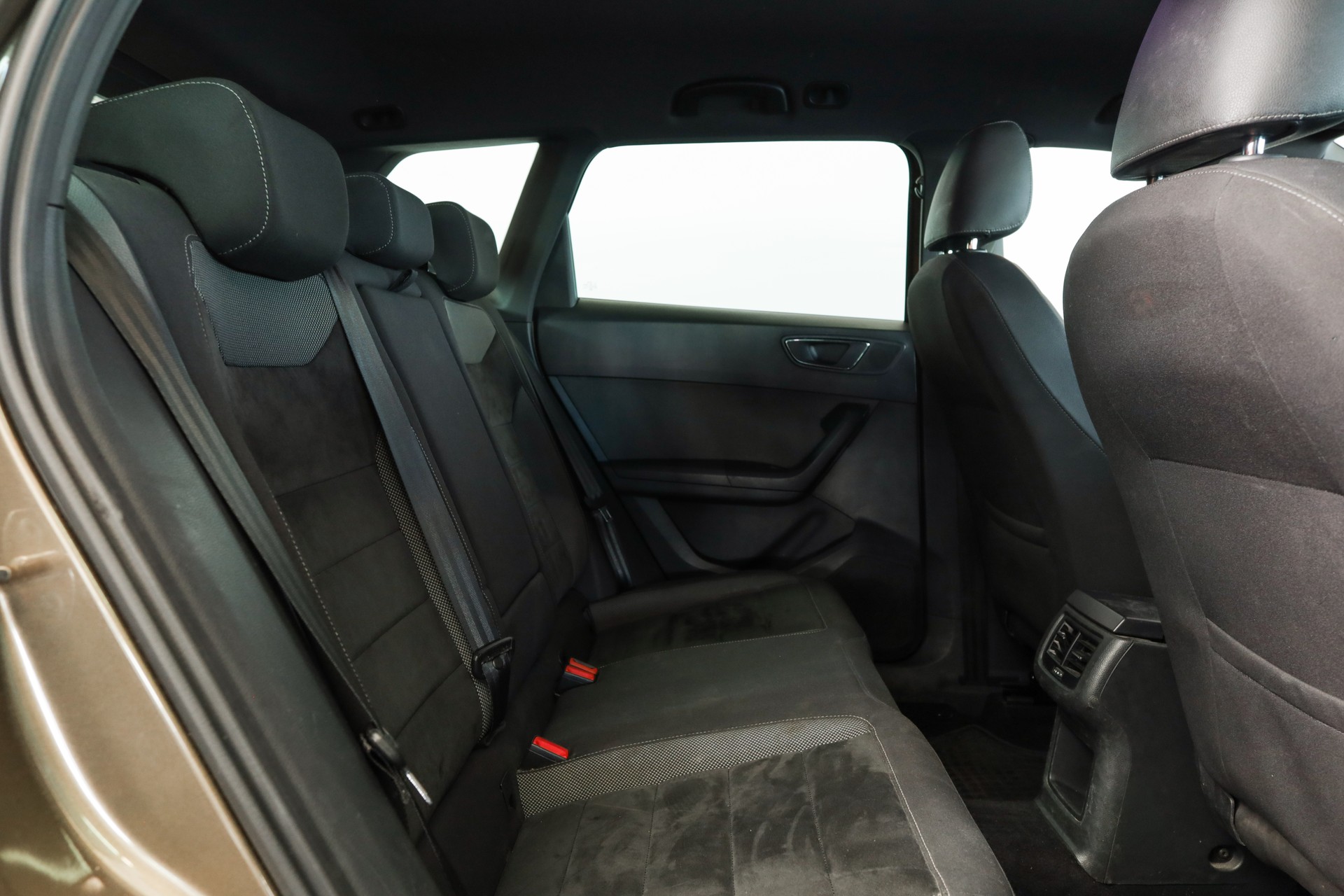 SEAT Ateca 2.0 TDI CR Xcellence 4Drive • Golden Cognac • Attelage • Full LED-image-12