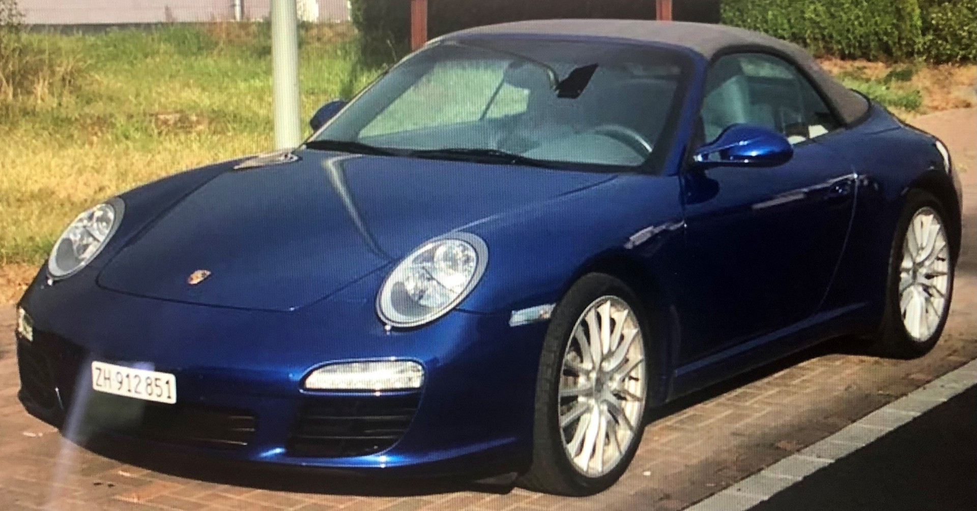PORSCHE 911 Cabrio Carrera-image-2