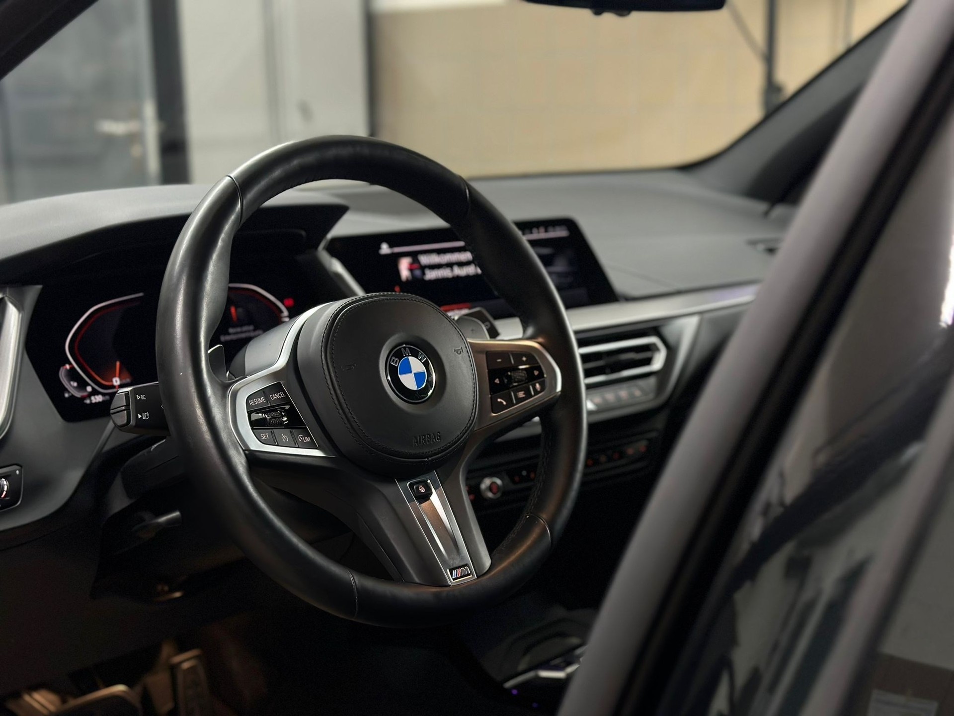 BMW M135i xDrive Steptronic-image-7