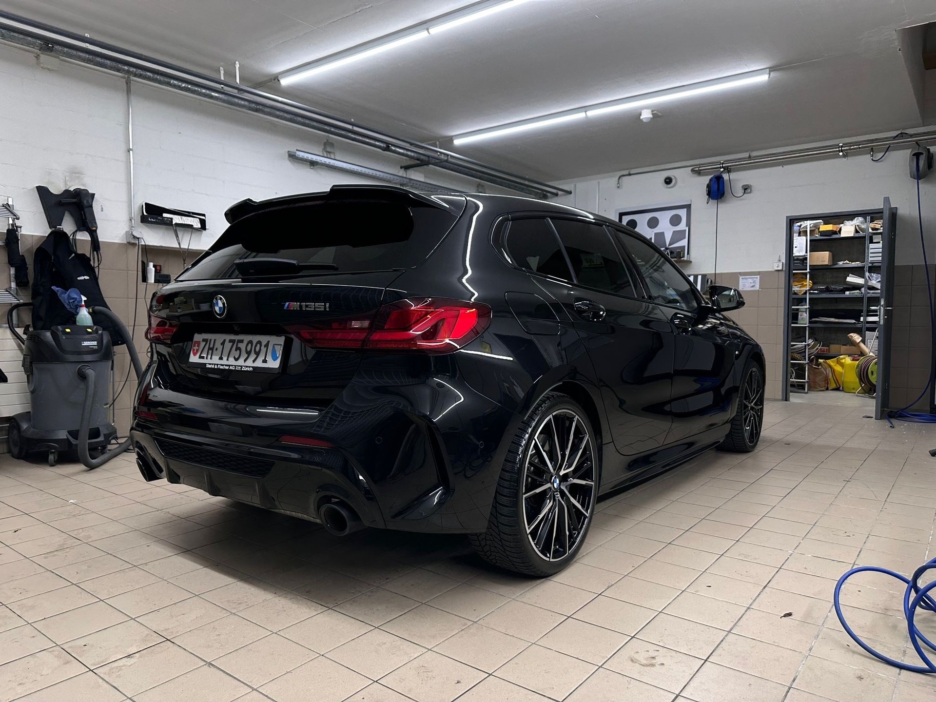 BMW M135i xDrive Steptronic-image-4