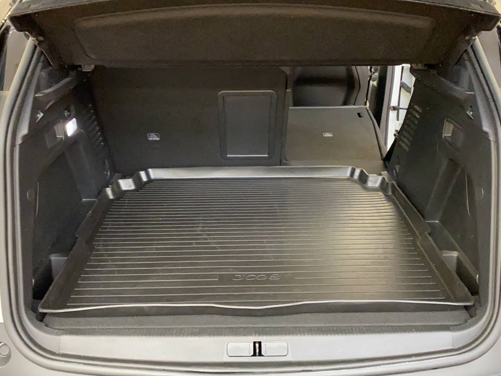 PEUGEOT 3008 1.5 BlueHDi GT Line-image-10