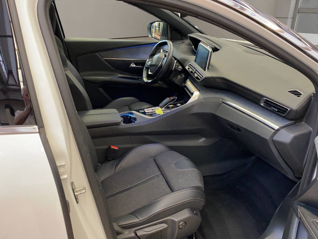 PEUGEOT 3008 1.5 BlueHDi GT Line-image-5