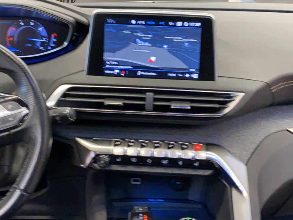 PEUGEOT 3008 1.5 BlueHDi GT Line-image-8