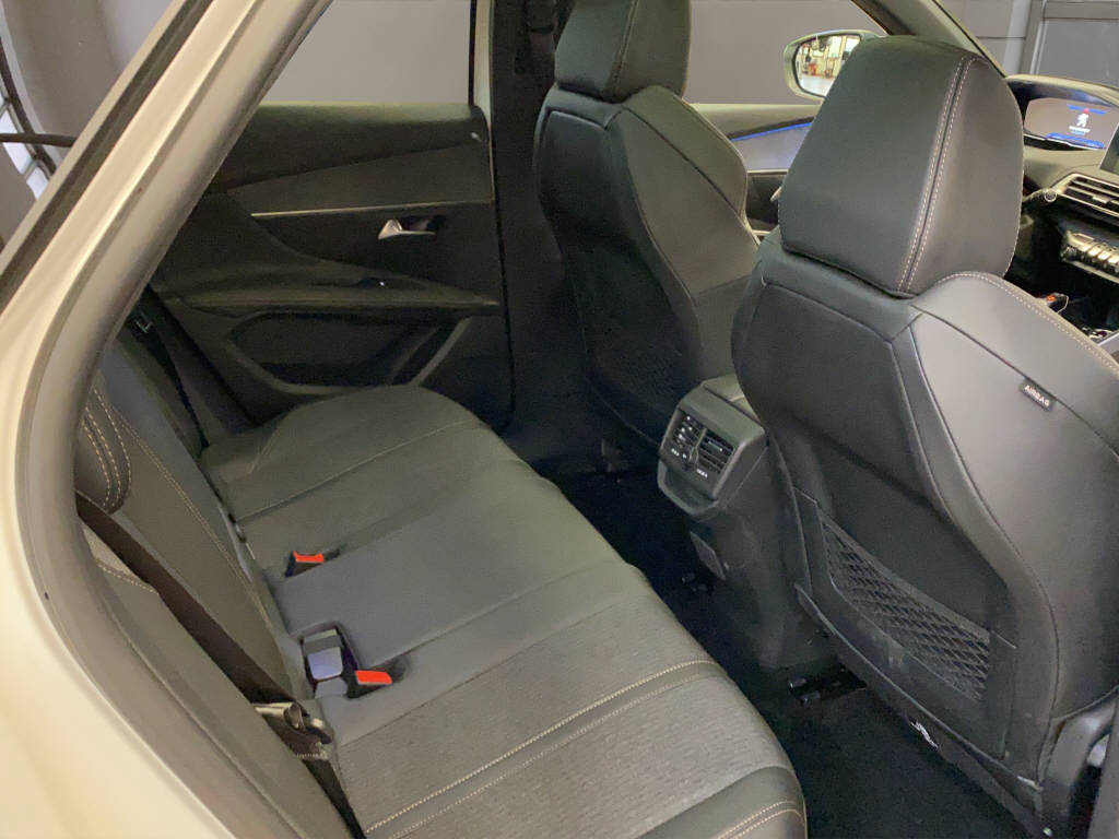 PEUGEOT 3008 1.5 BlueHDi GT Line-image-6