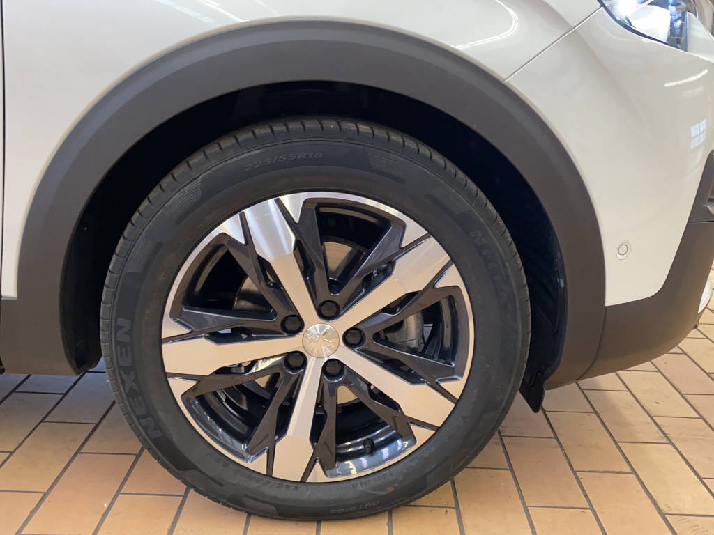 PEUGEOT 3008 1.5 BlueHDi GT Line-image-12