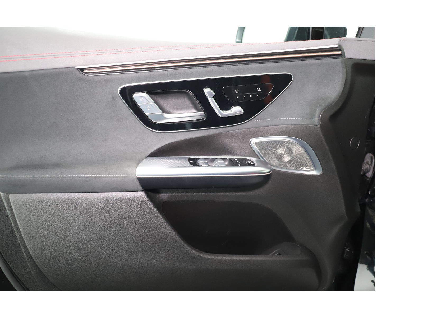 MERCEDES-BENZ EQE SUV AMG 43 4 Matic-image-15