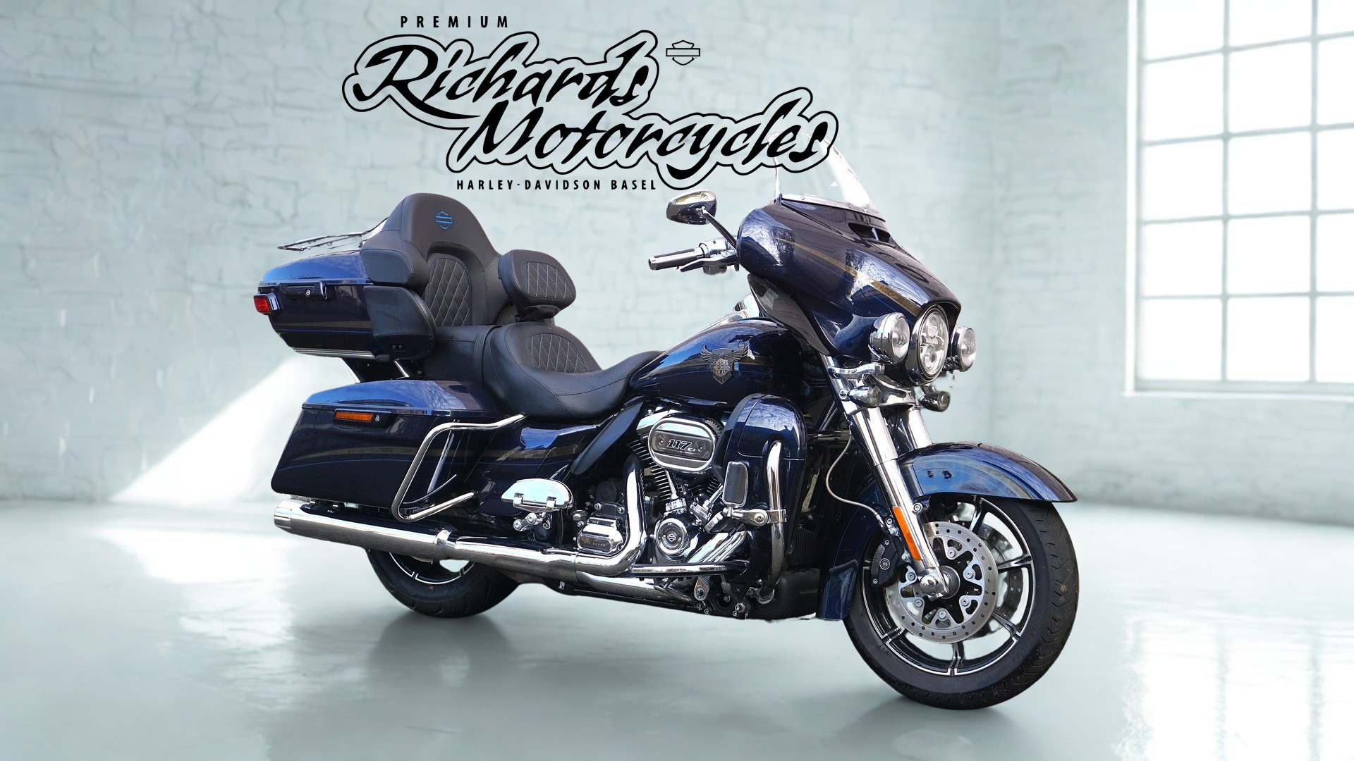 HARLEY-DAVIDSON FLHTKSEANV Elec. Glide Ultra Limited Anniv 117 CVO-showroom-element-1