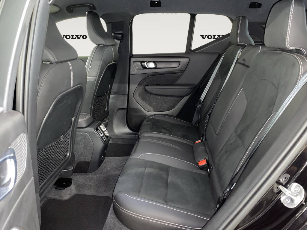 VOLVO XC40 Twin Plus AWD-image-12