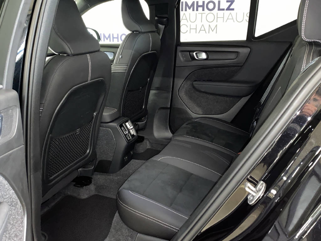 VOLVO XC40 Twin Plus AWD-image-15
