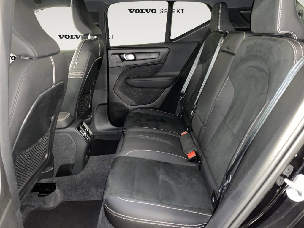 VOLVO XC40 Twin Plus AWD-image-12