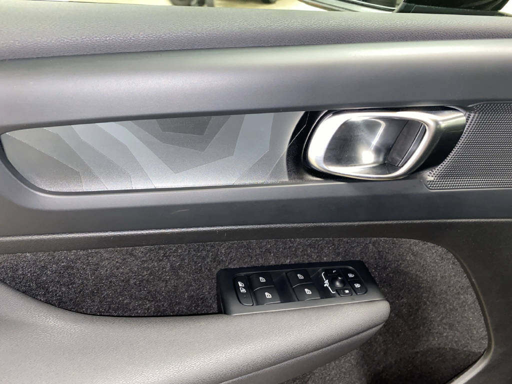 VOLVO XC40 Twin Plus AWD-image-11