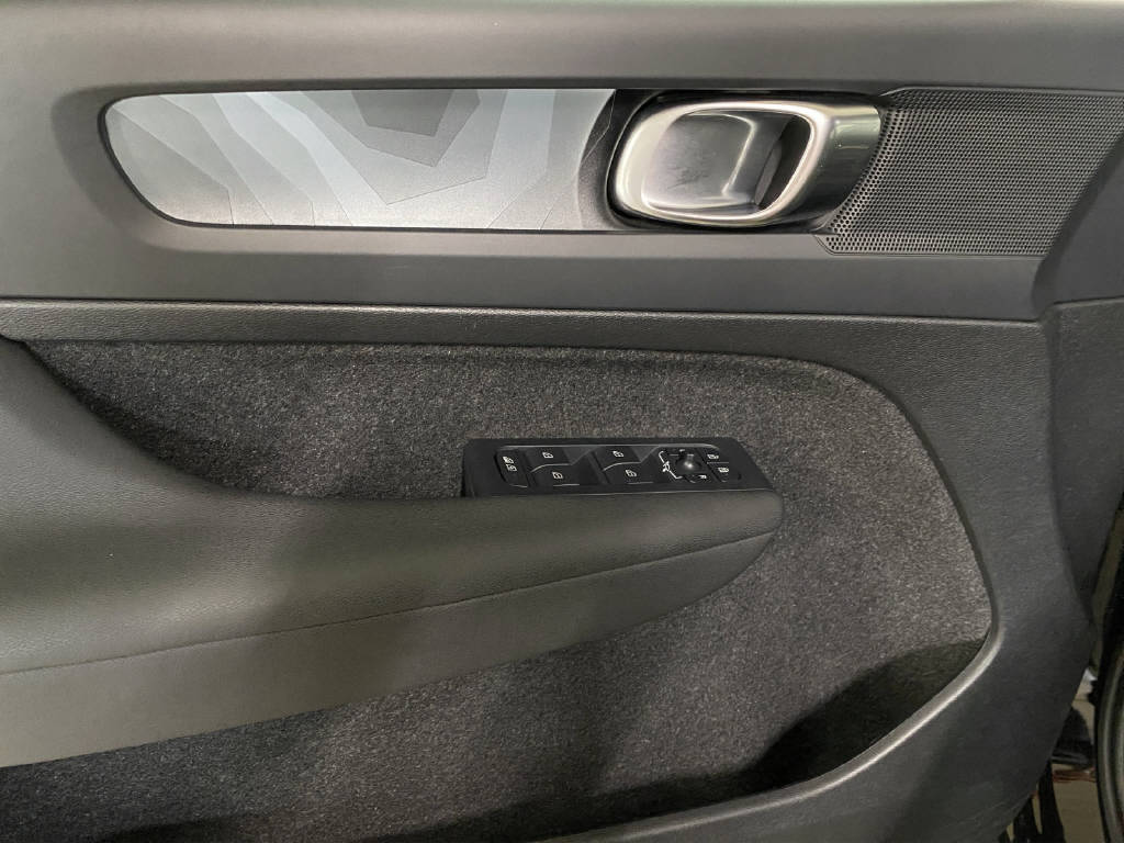 VOLVO XC40 Twin Plus AWD-image-11