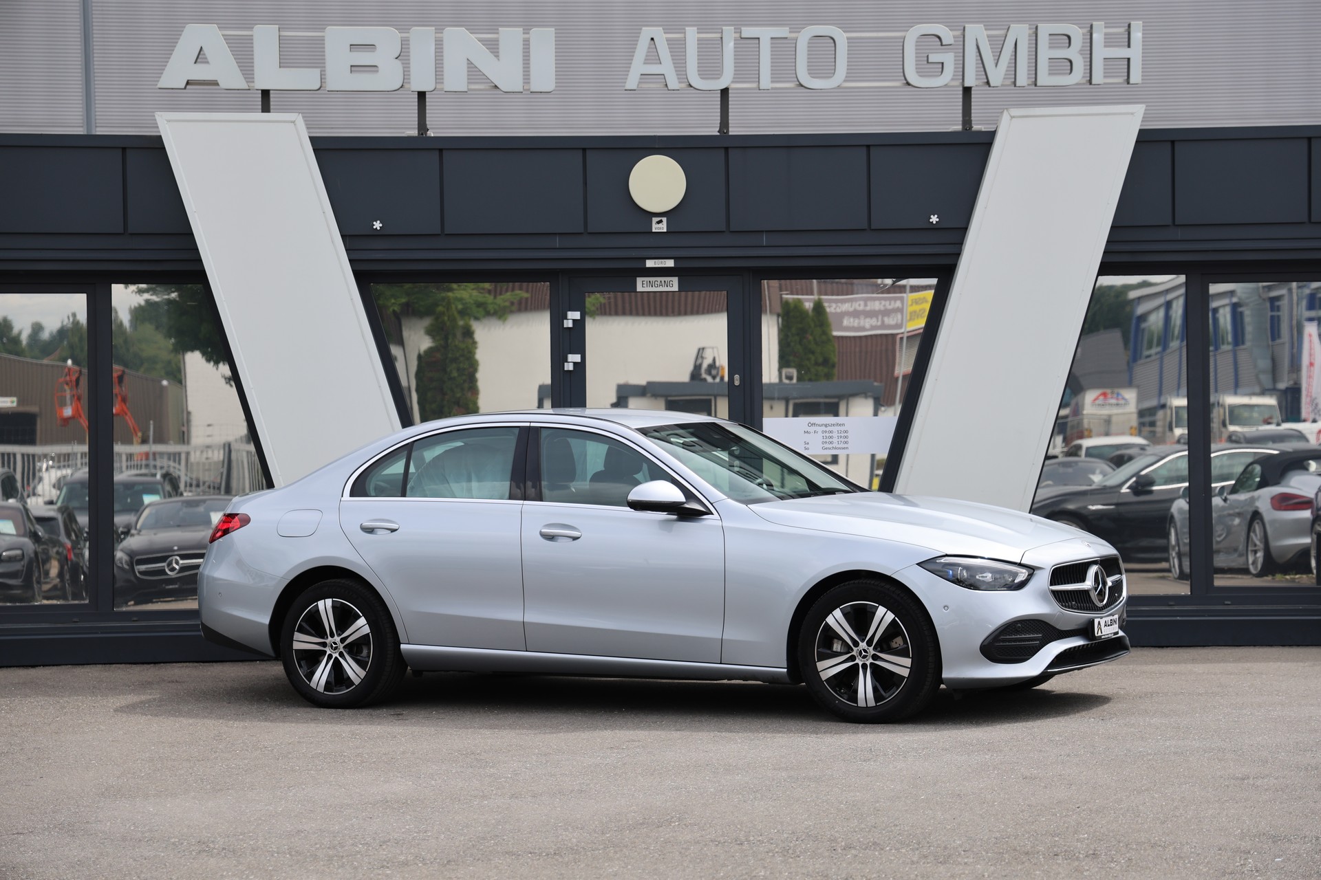 MERCEDES-BENZ C 300e Avantgarde-image-1