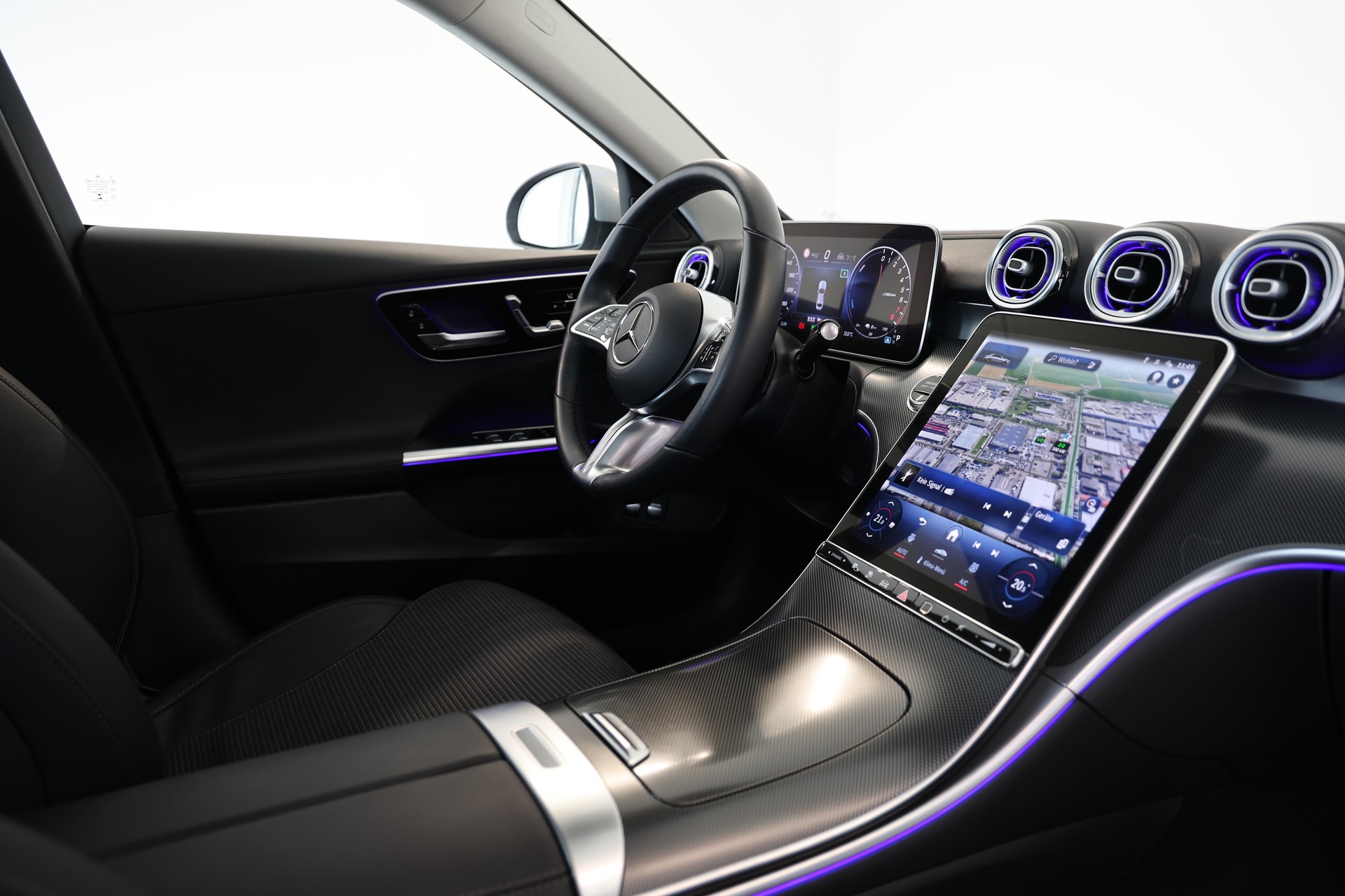 MERCEDES-BENZ C 300e Avantgarde-image-12
