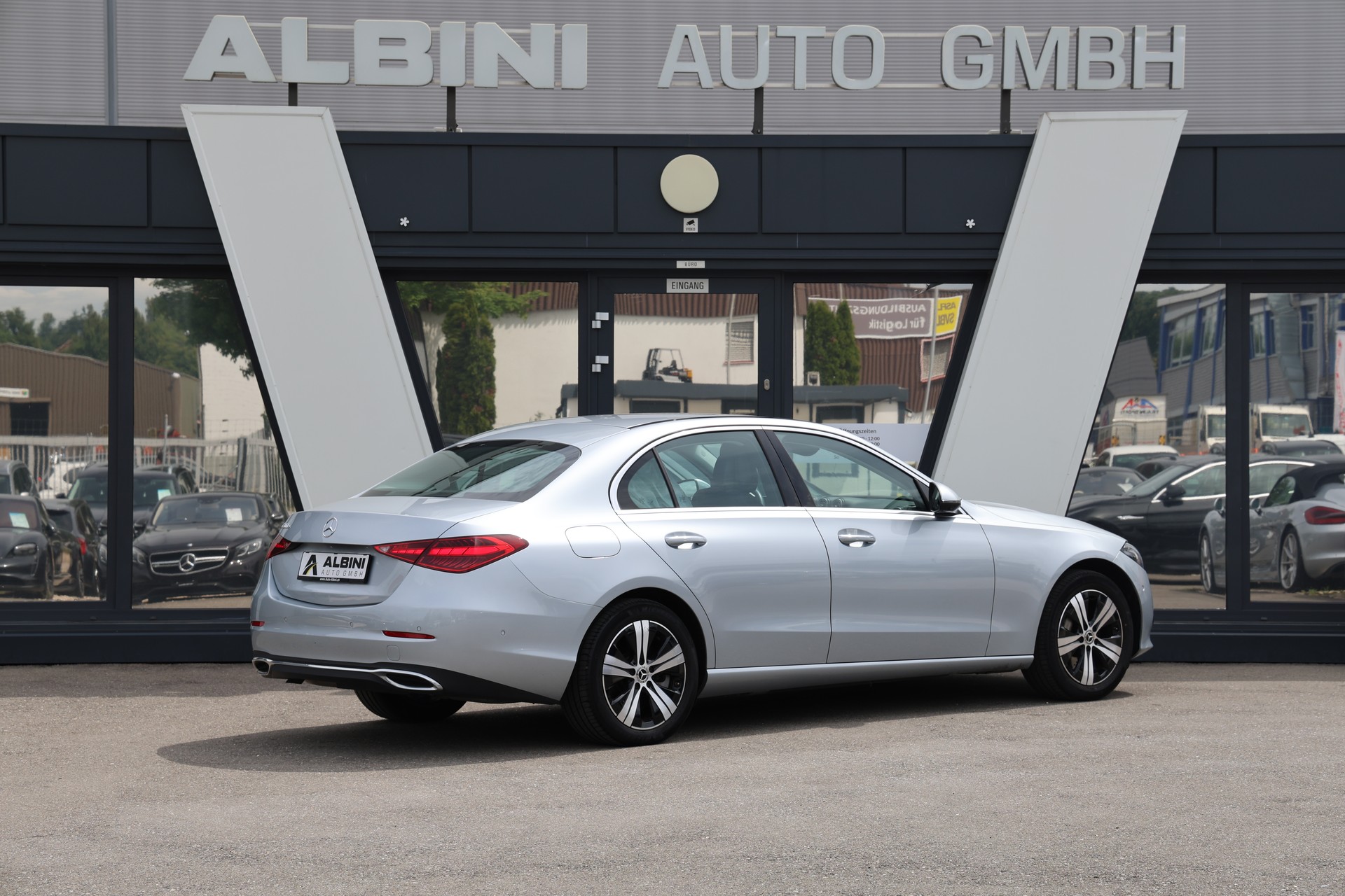 MERCEDES-BENZ C 300e Avantgarde-image-2