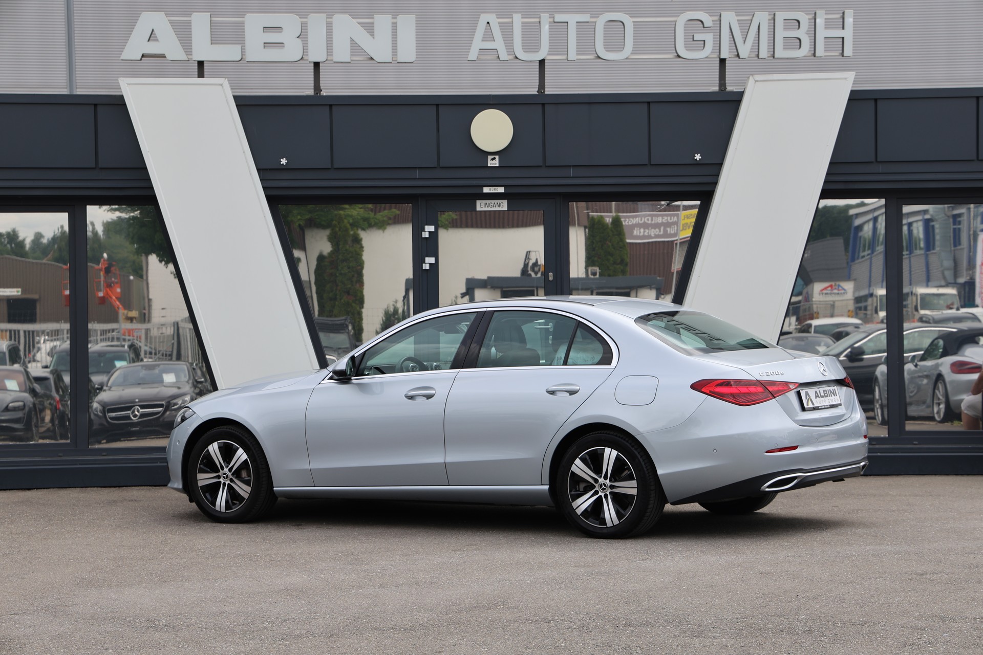 MERCEDES-BENZ C 300e Avantgarde-image-3