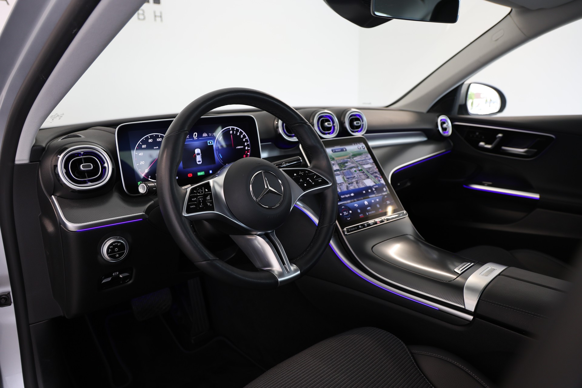 MERCEDES-BENZ C 300e Avantgarde-image-7