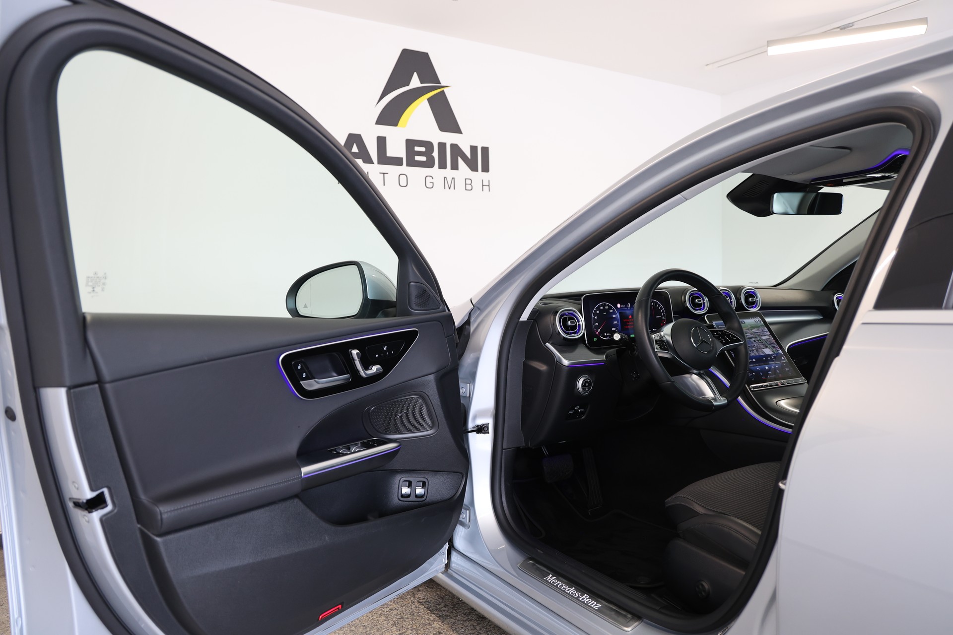 MERCEDES-BENZ C 300e Avantgarde-image-4