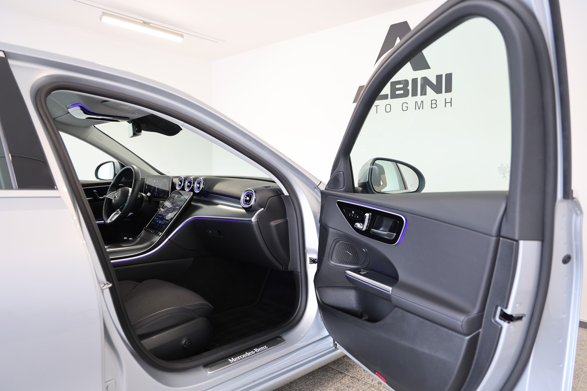 MERCEDES-BENZ C 300e Avantgarde-image-10