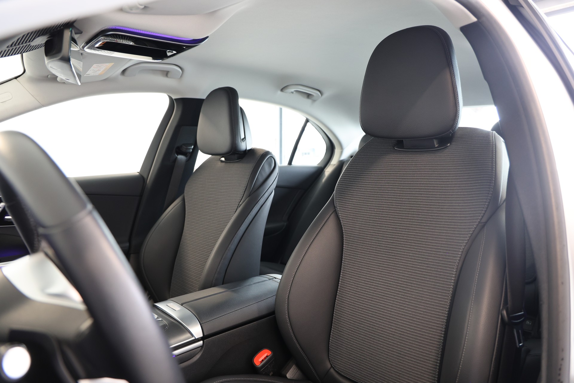 MERCEDES-BENZ C 300e Avantgarde-image-6