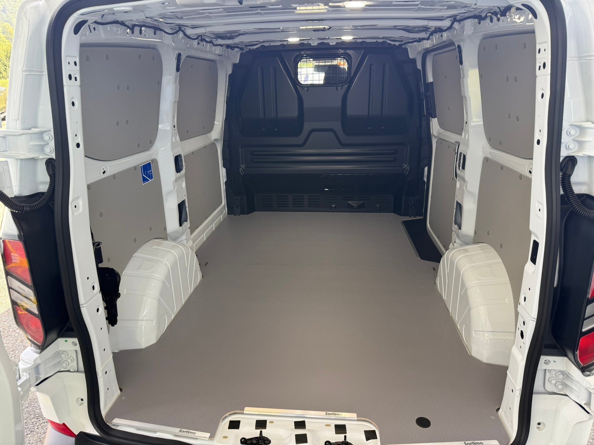 FORD Transit Custom Van 280 L1H1 Trend 6 Gang manuell-image-6