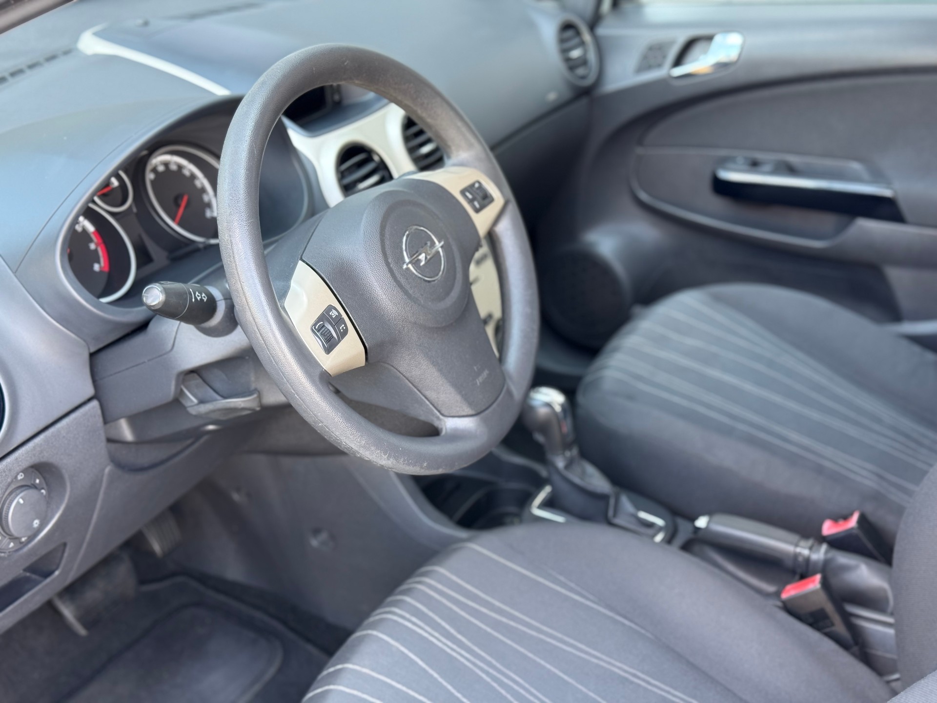 OPEL Corsa 1.4 TP Enjoy-image-12