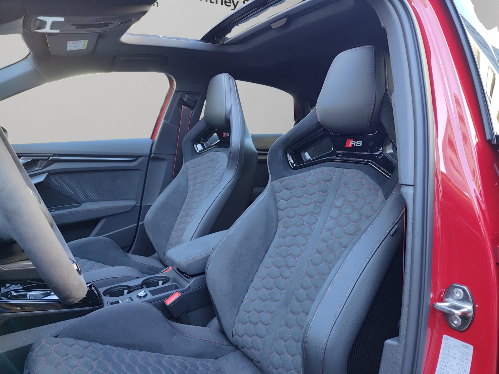 AUDI RS3 Limousine 2.5 TSI quattro S-tronic-image-11
