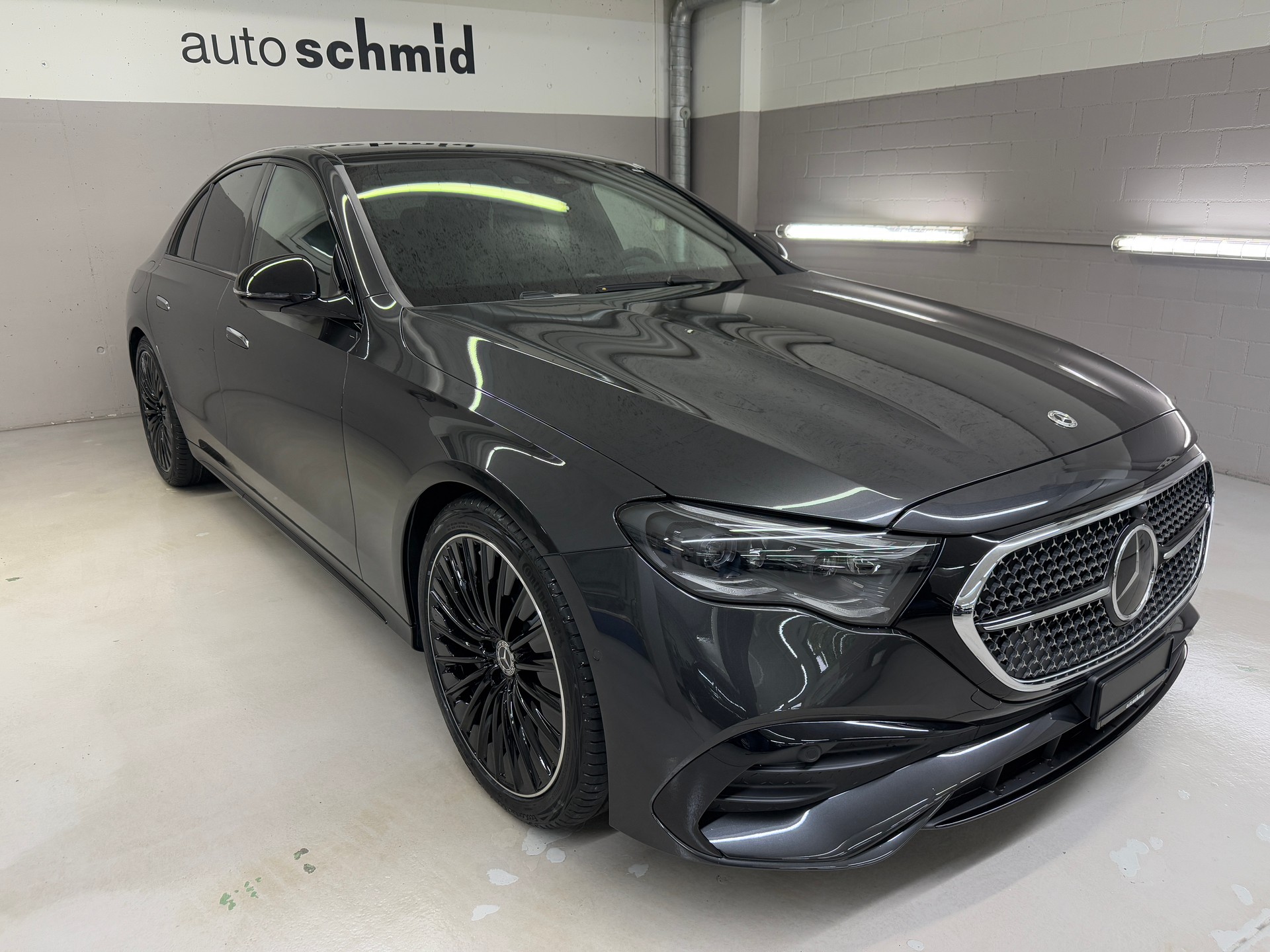 MERCEDES-BENZ E 450 4MATIC Limousine-showroom-element-1