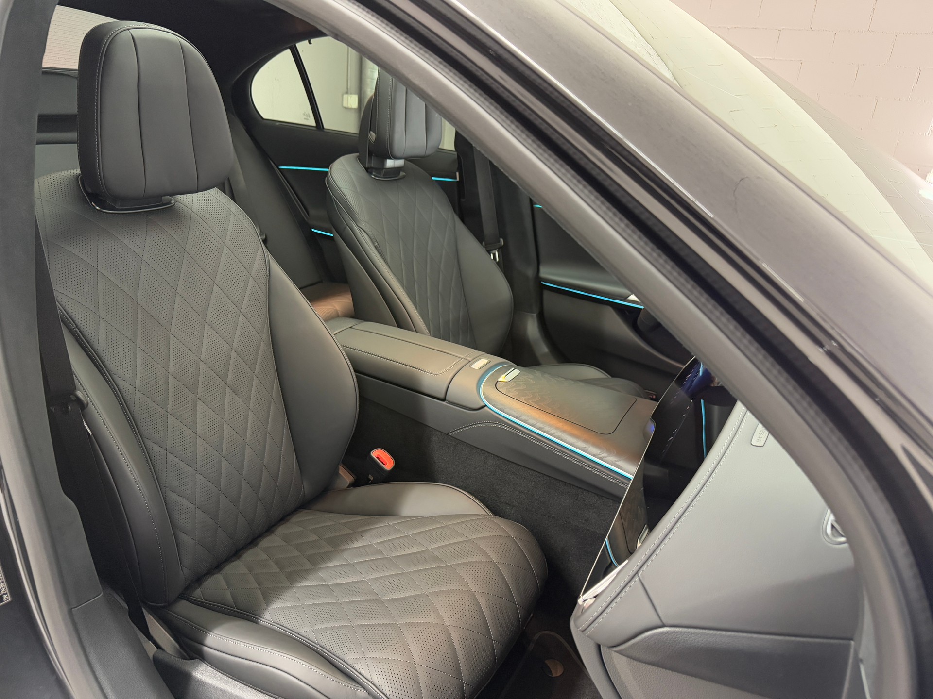 MERCEDES-BENZ E 450 4MATIC Limousine-image-9