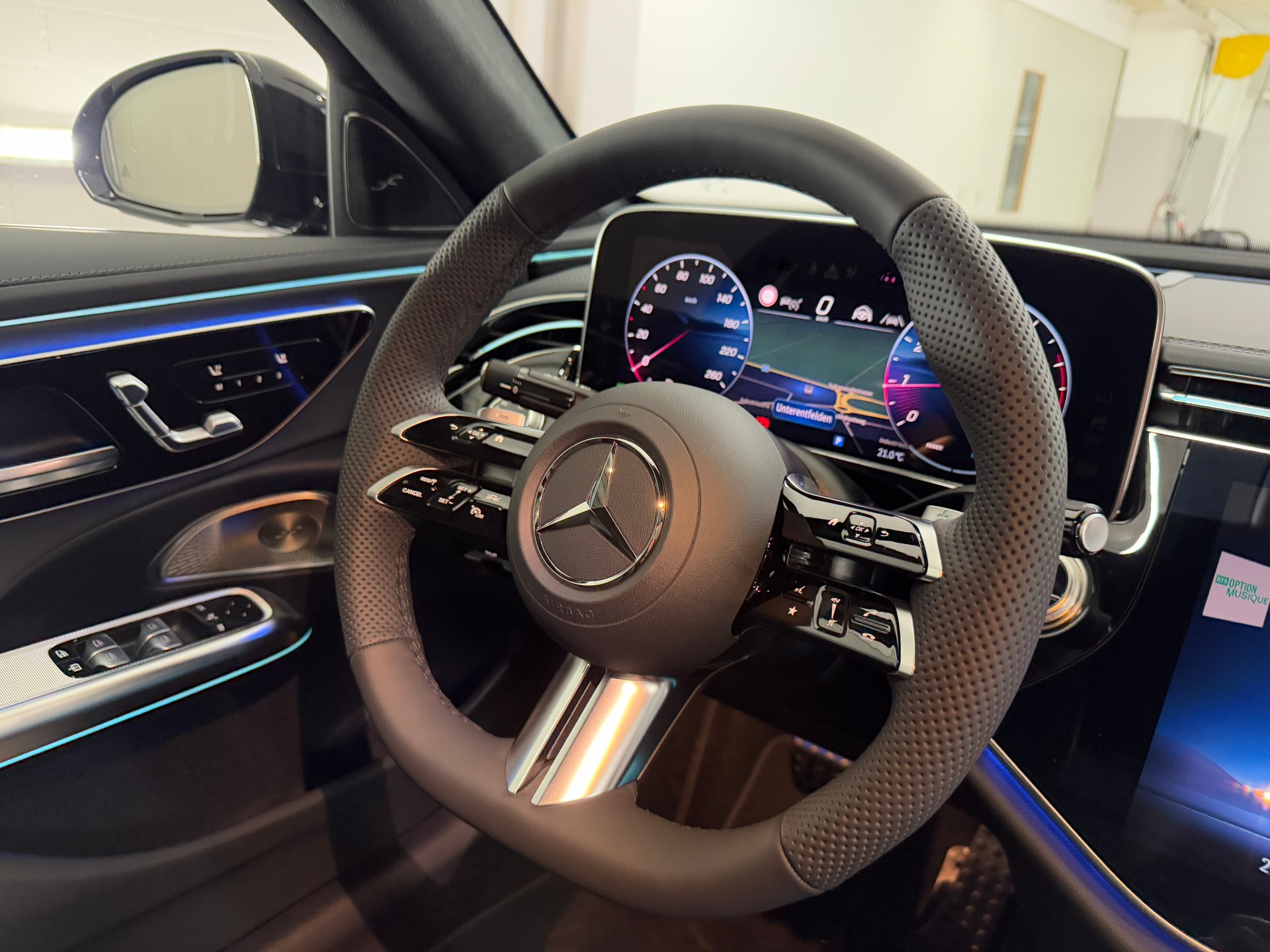 MERCEDES-BENZ E 450 4MATIC Limousine-image-15