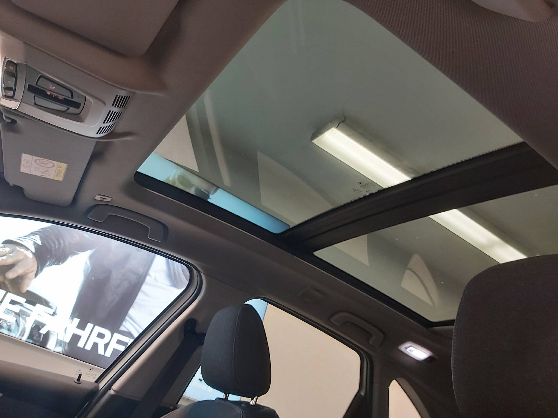 BMW 218d xDrive Active Tourer-image-16