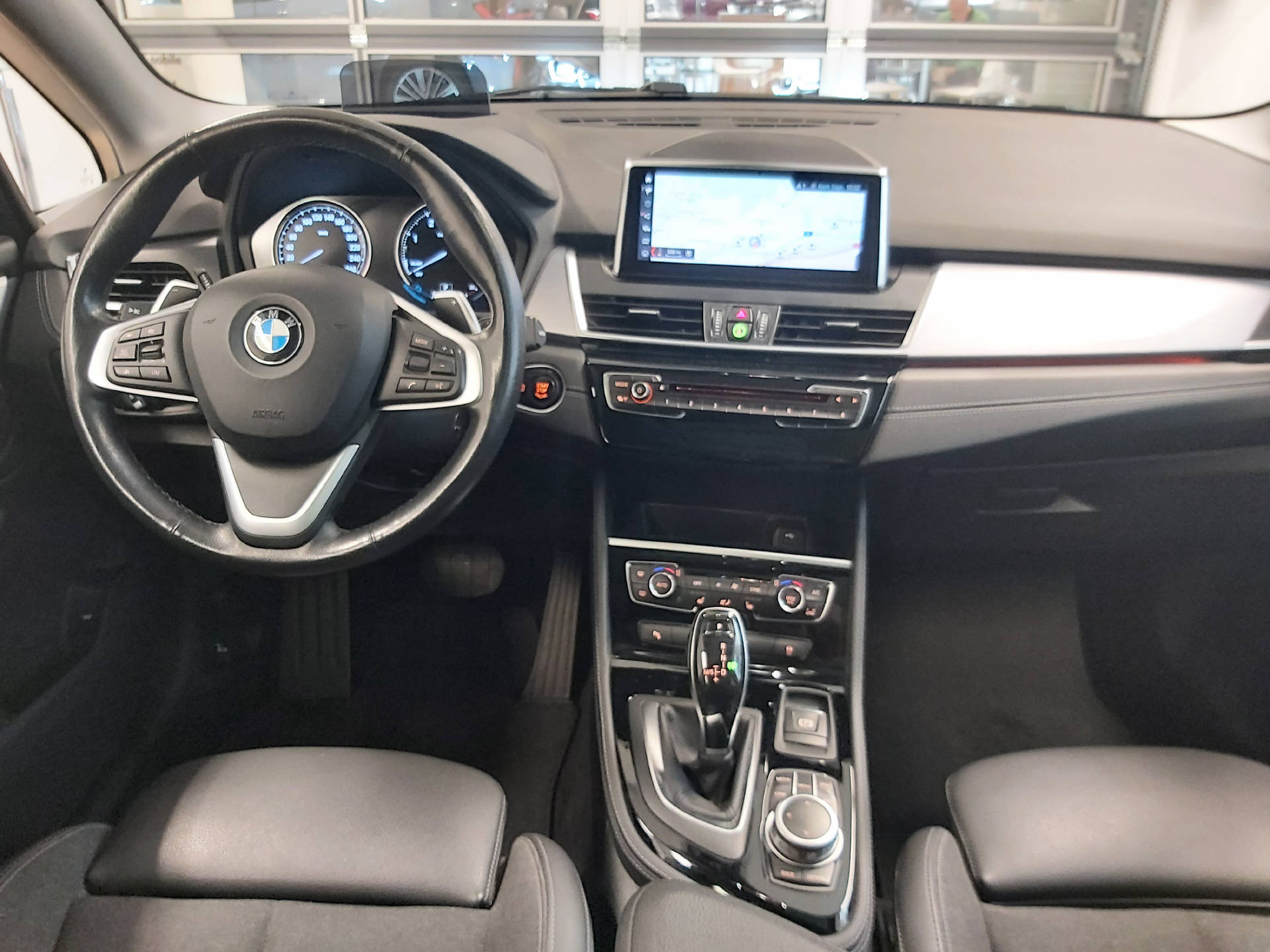 BMW 218d xDrive Active Tourer-image-8