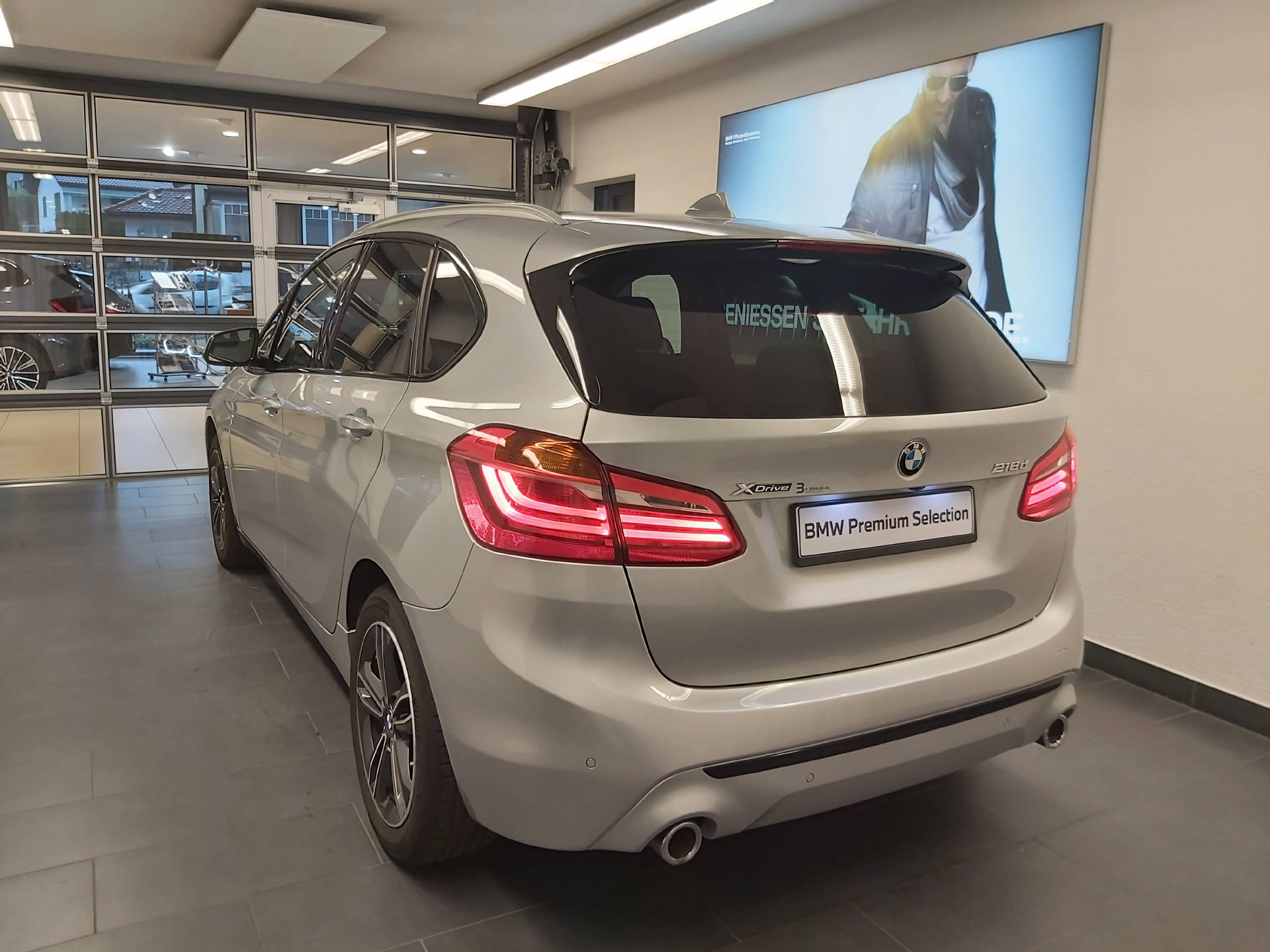 BMW 218d xDrive Active Tourer-image-4