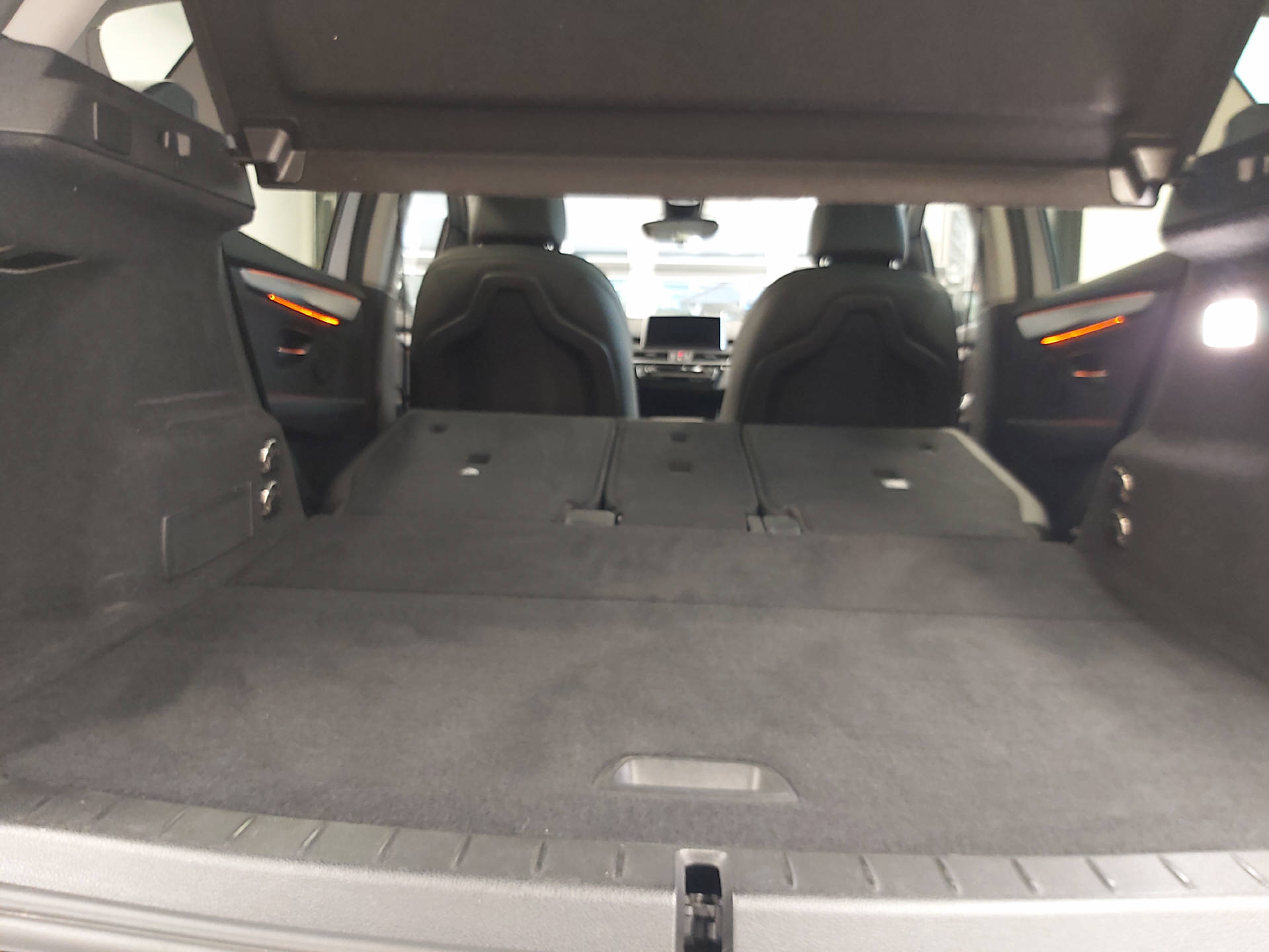 BMW 218d xDrive Active Tourer-image-18