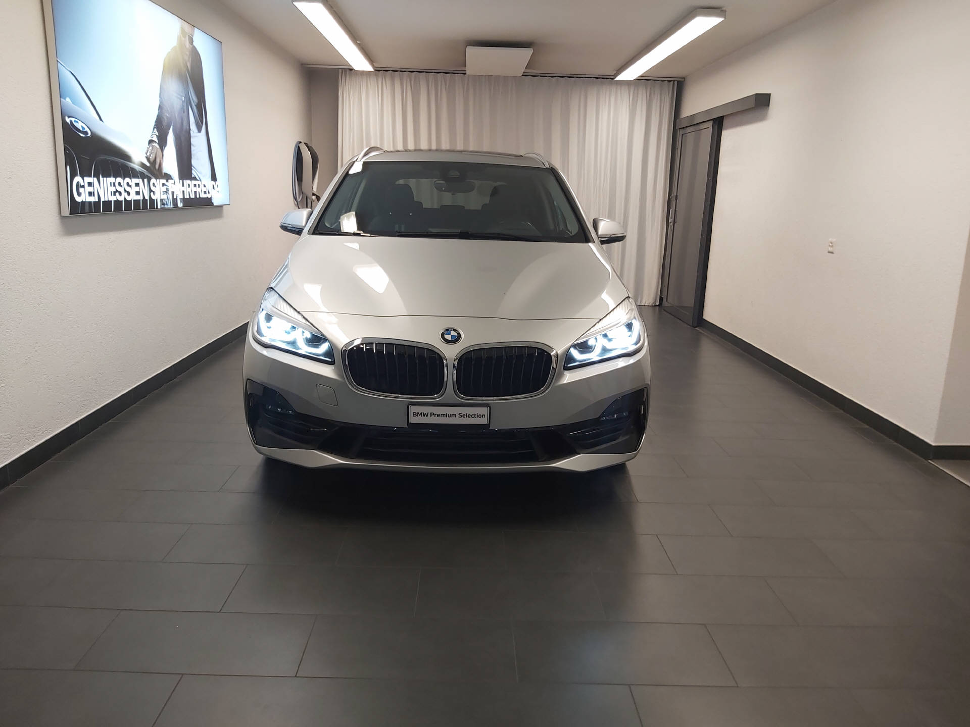 BMW 218d xDrive Active Tourer-image-1