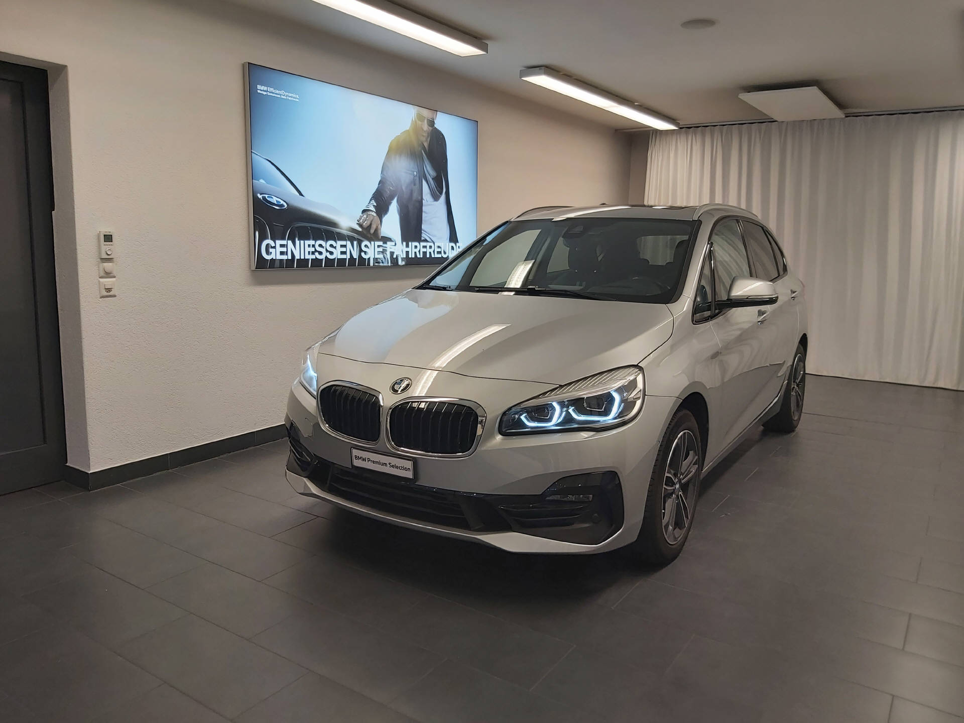 BMW 218d xDrive Active Tourer-image-0