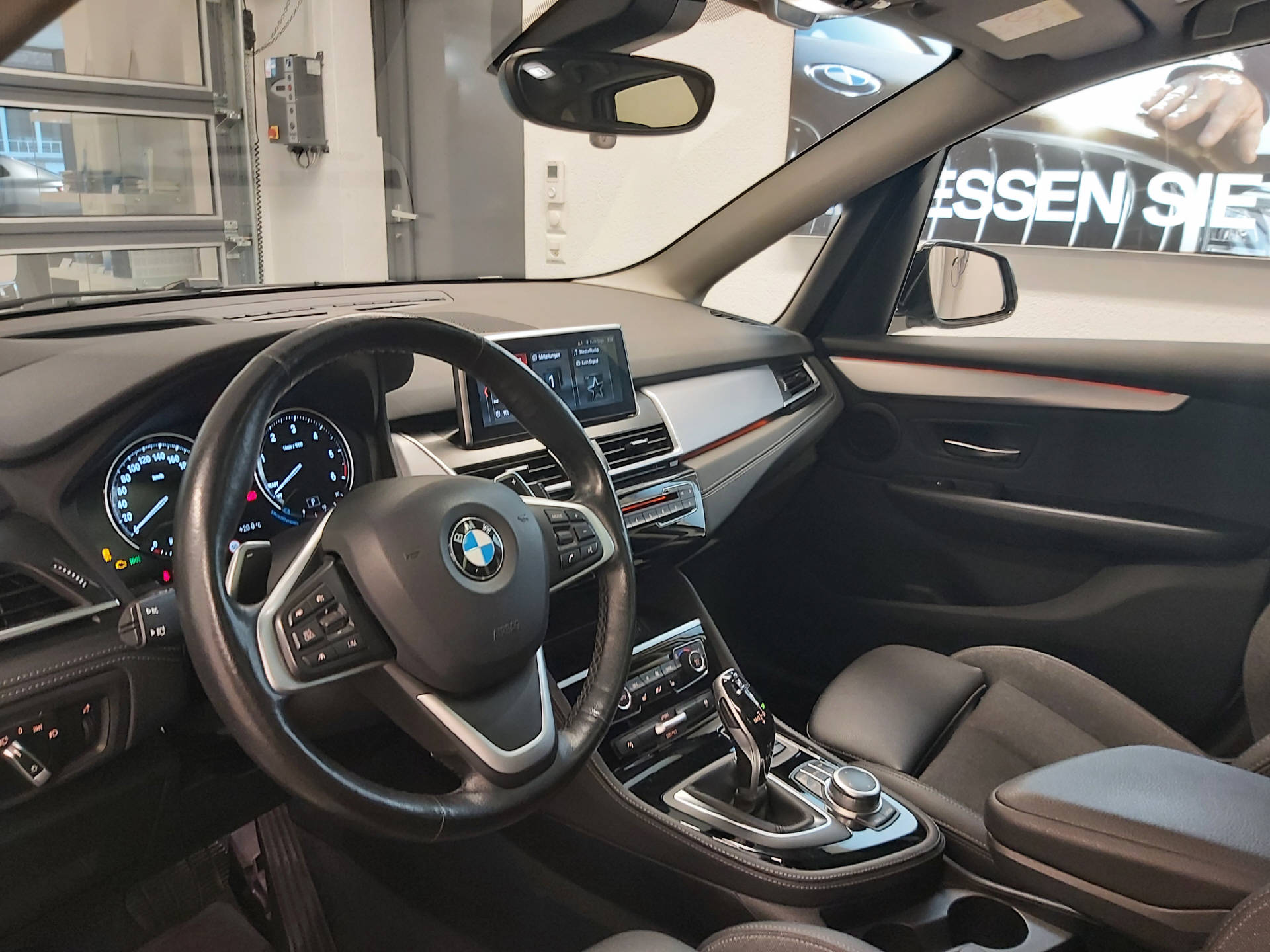 BMW 218d xDrive Active Tourer-image-7