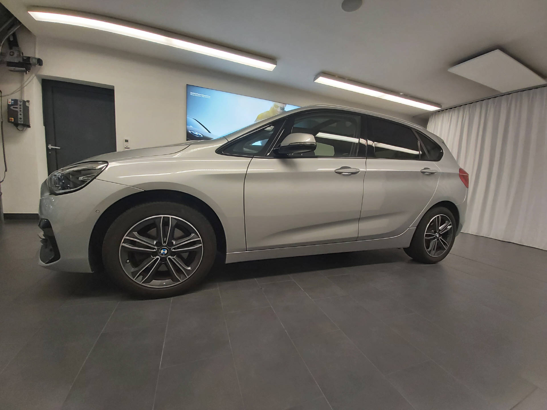 BMW 218d xDrive Active Tourer-image-3