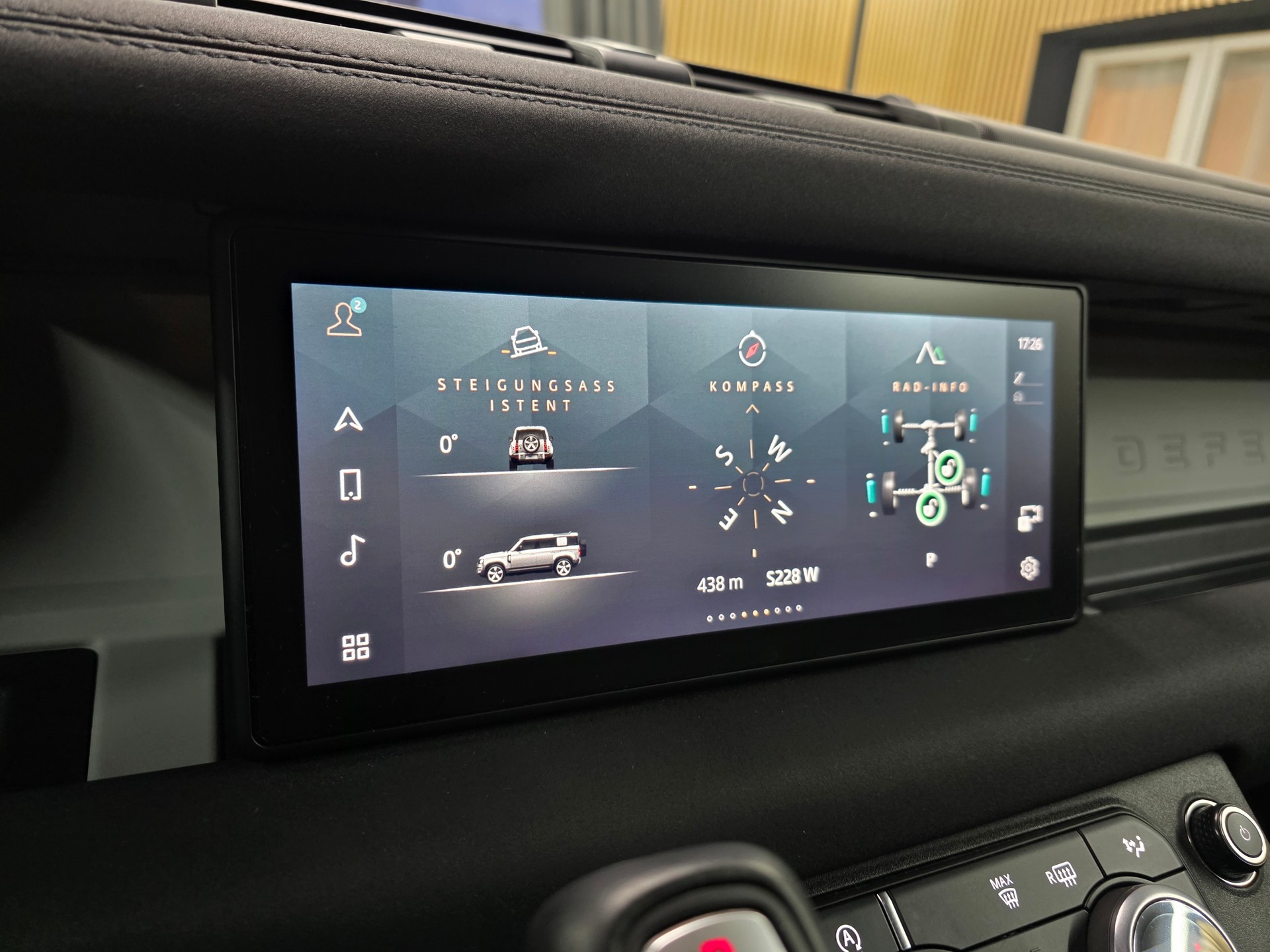 LAND ROVER Defender 110 D240 SD4 First Edition AT8-image-16