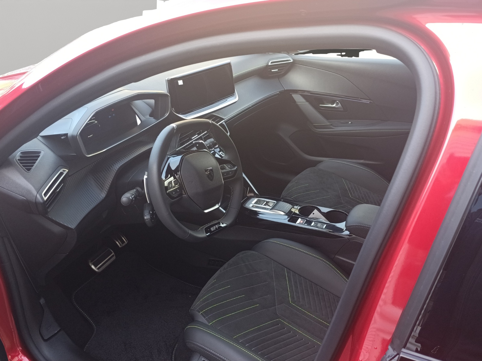 PEUGEOT 208 1.2 Hybrid GT-showroom-element-3