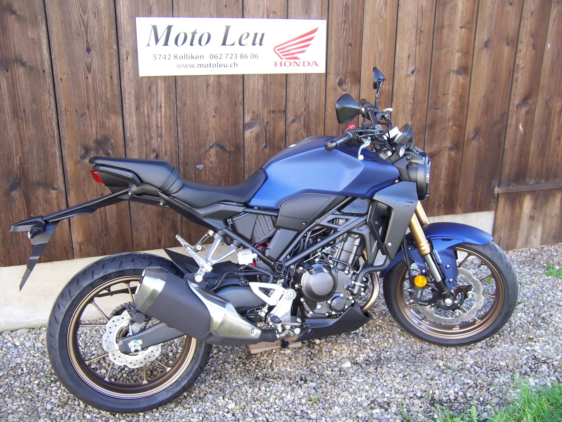 HONDA CB 300 R-showroom-element-2