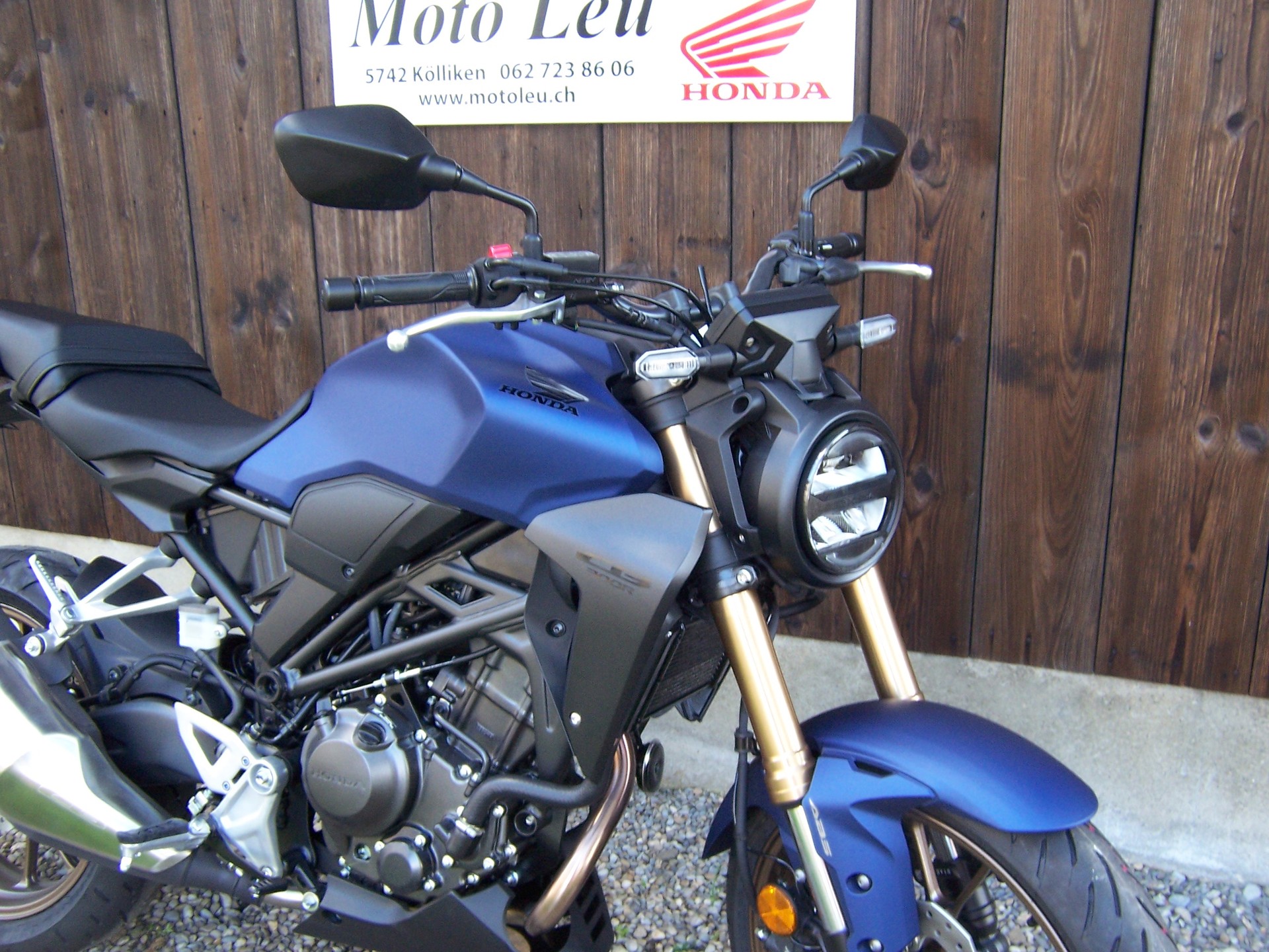 HONDA CB 300 R-image-10