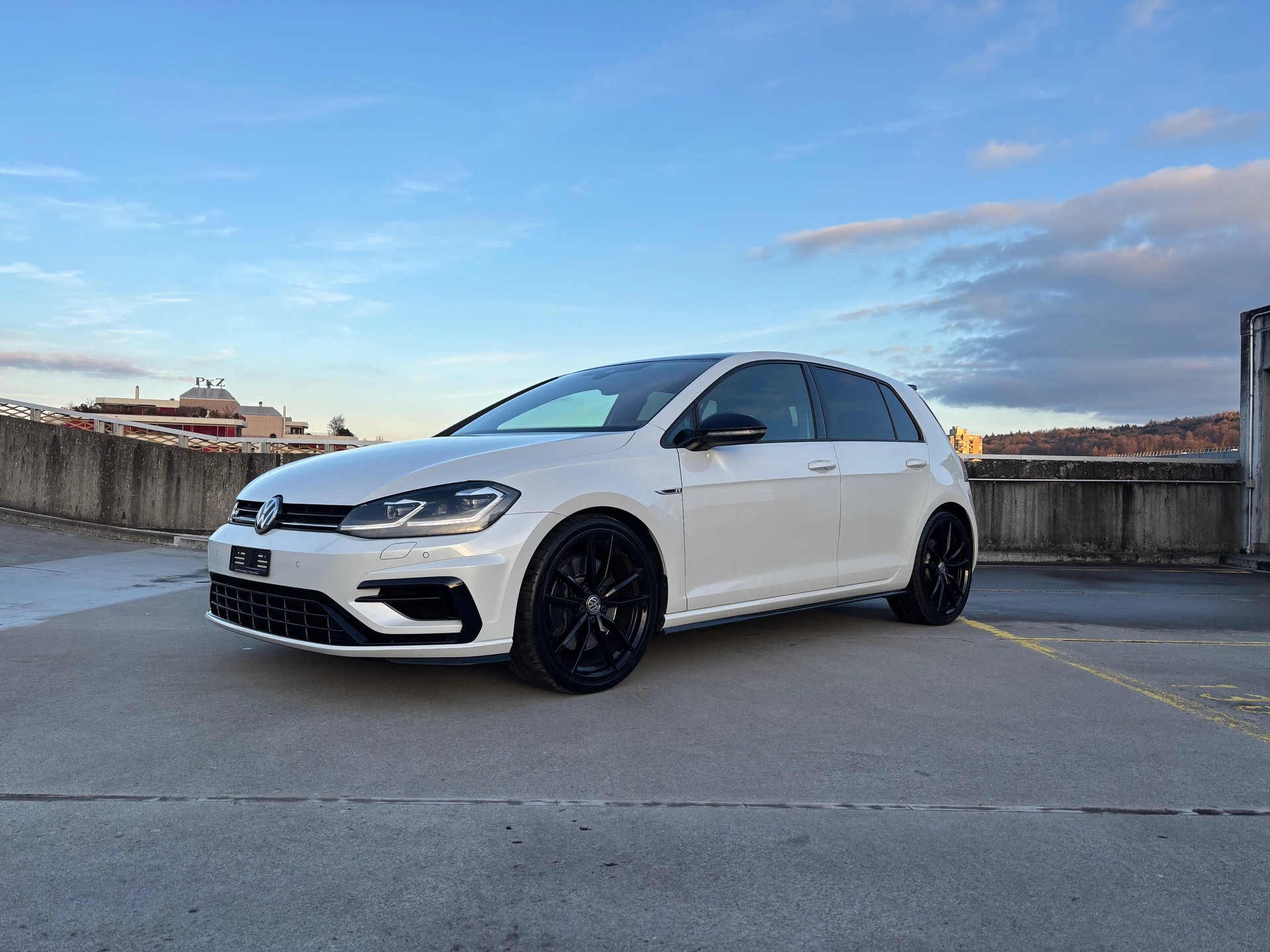 VW Golf 2.0 TSI R 4Motion DSG-image-0