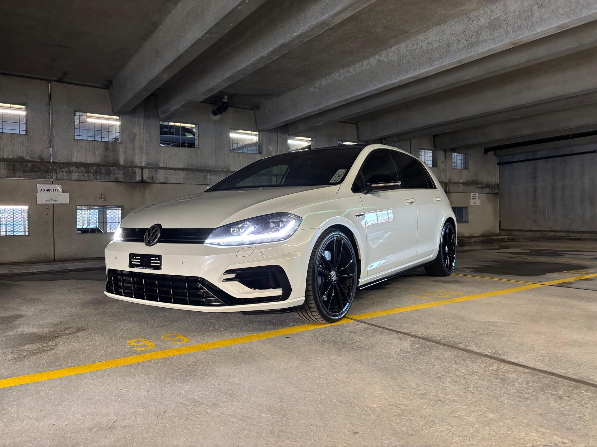 VW Golf 2.0 TSI R 4Motion DSG-image-13