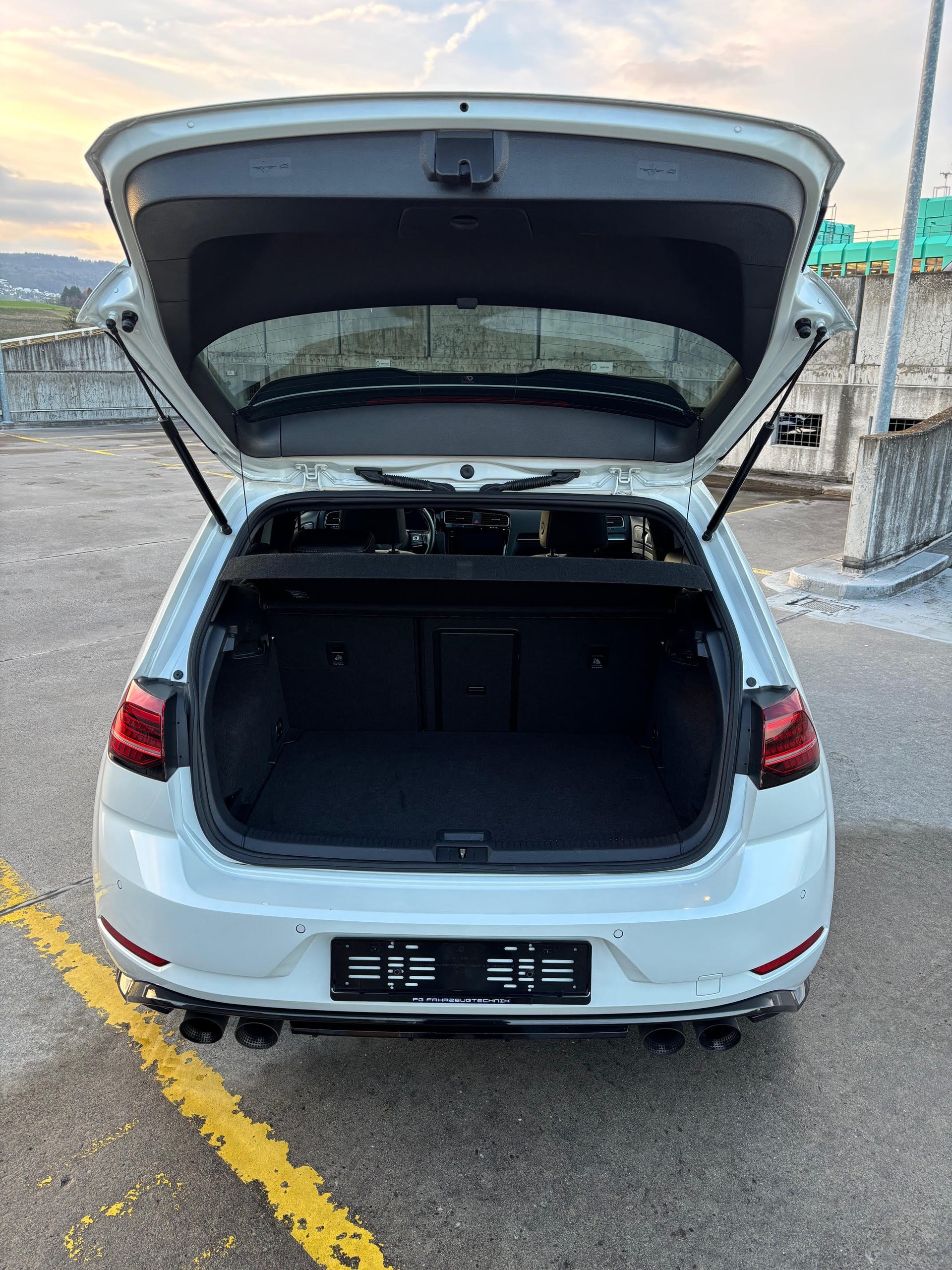 VW Golf 2.0 TSI R 4Motion DSG-image-12